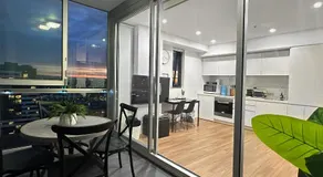Penthouse View Apartment Luxury CBD Penthouse with Balcony - Image 3