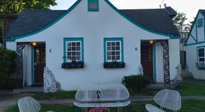 Crescent Court - Image 2