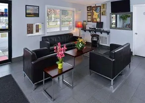 Economy Stay & Suites Tacoma - Image 4