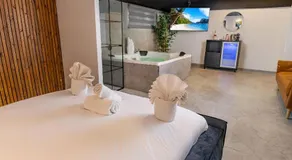 Lago Suites Hotel - Image 2