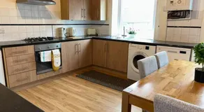 Homely 3 Bed House Halifax - Image 3