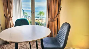 Carlton Hotel - Image 2