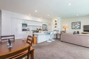QV Stays Spacious Hideaway on the Wharf - Image 4