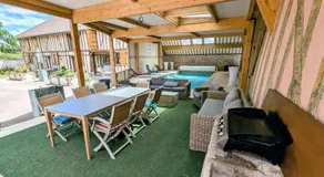 Logements calmes avec piscine, jardin et parking - Image 4
