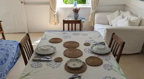 Cliffside is a Cosy Cottage B&B by Cowes Beach - Very big King Size guest BR & a Twin BR too if you book 3 to 4 guests - Image 2