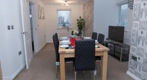 Broughton Haven 5 Beds House Free WiFi, Free parking, NETFLIX - Image 2