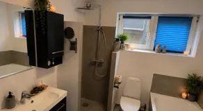 Hyggeligt Værelse med fælles opholdsrum og toilet - Image 2