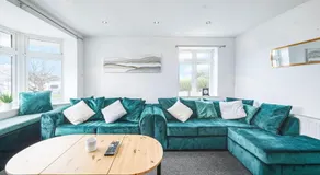 4BR 6Beds 3 Bath Private Parking Garden Kings Cross 25 min & Harry Potter - Image 2