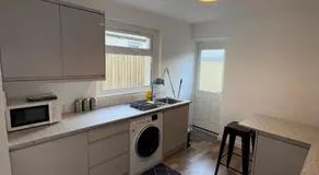 Charming 3-Bedroom house - Image 3