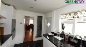 "Honeysuckle House Chester" by Greenstay Serviced Accommodation - Large 3 Bed House, Sleeps 6, Perfect For Contractors, Business Travellers, Families & Groups - Image 4