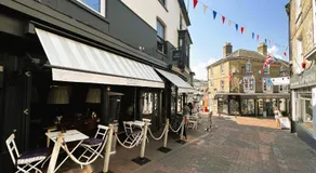Bell Cottage-Chic Listed House with Harbour and River Views in Central Cowes - Walk to top restaurants - Image 5
