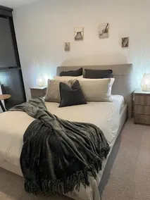 Modern luxurious Apartment on Courtney - Image 1