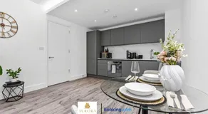 Stylish 1BR With Private Parking by Kew Gardens By Aurora WorkNest Short Lets & Serviced Accommodation London - Image 2