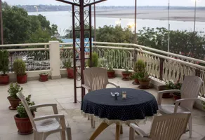 Hotel Temple On Ganges - Image 3