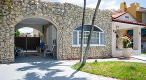 Stay Near Miami's Cultural Heart With Wifi - Image 2