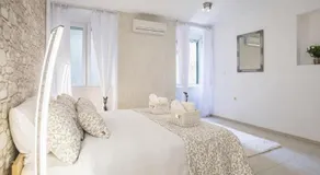 Iron Gates Apartments - Image 2