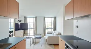 Cozy and Bright Apartments with Private Car Park - Image 2