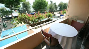 Beachfront Hotel Cha Am - Image 2