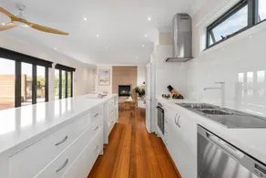 Luxurious 3-bed Home With Outdoor Spa - Image 3