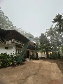 Neelees Retreat - Image 5
