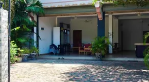 Trinco Salom Rooms & Restaurant - Image 4