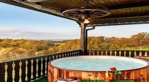 Holiday home with hot tube and 1 room - Image 2