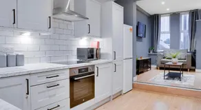 Birkenhead - 2 bedroom house - Image 4
