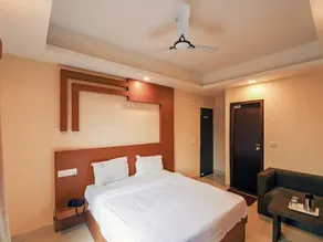 Hotel Grand Suites - Image 2