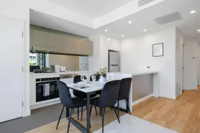 Rosebery Near Airport & Train & Shops Free Parking - Image 4