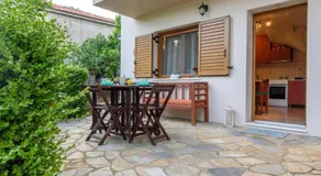Small House with Garden & View - Image 4