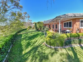 Expansive Toowoomba Retreat With Garden BBQ - Image 4