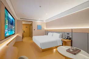 Huanpeng Holiday Hotel - Image 2