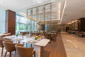 Wuhan CCCC Five Continents Crown Hotel - Image 4