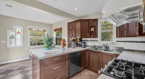 Cozy Dunbar 5 Beds Home with Views, Near UBC, DT, YVR - Image 2