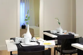 Elite Accommodations & Hydromassage Pool - Image 4