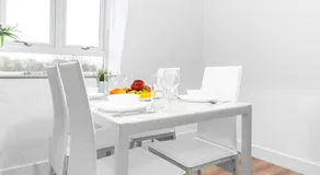 Modern Two Bed Apartment - Balcony & Parking - Netflix 8MC - Image 4
