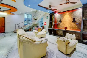 OYO Flagship Queens Palace - Image 2
