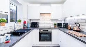 2-Bed House with Garden & Free Parking, Quiet Location, Cwmbran - Image 3