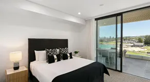 3BR Coastal Escape with Ocean Views, Shared Pool & Jacuzzi, 2 Car Spaces & Walk to Surf Beach - Image 2