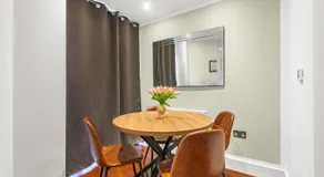 MySquare Two Bedroom Apartments in Limehouse - Image 2