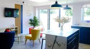 The Wave Cottage - 3 Bedroom with off road Parking for 3 Cars or Vans & EV point - Image 4