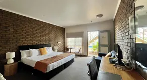 City Colonial Motor Inn - Image 2
