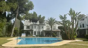 Spacious house with private pool next to Golf Club - Image 2