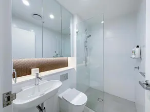 Burwood Studio, Entire Studio with Ensuite toilet and kitchen - Image 4