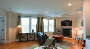 2BR2BA South End Gem Steps to Northeastern - Image 2