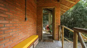 Suíte de Vidro com Cachoeira no Quintal - Image 5