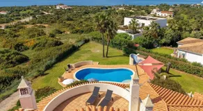 Luxuriöse Villa mit schönem Meerblick, Swimmingpool und weitläufigen Gärten - Image 4
