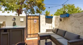 Renovated private in the heart of Old Town Scottsdale, pool & hot tub, outdoor bar & kitchen, walk to shops & bars - Image 4