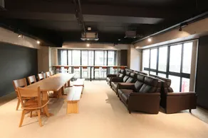 Lightning Hotel - Image 2