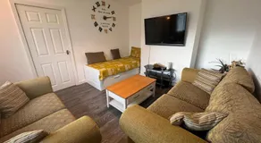 3 Bedroom Modern House in Luton LU4 0TY - Amazon Prime - No Party - Image 5